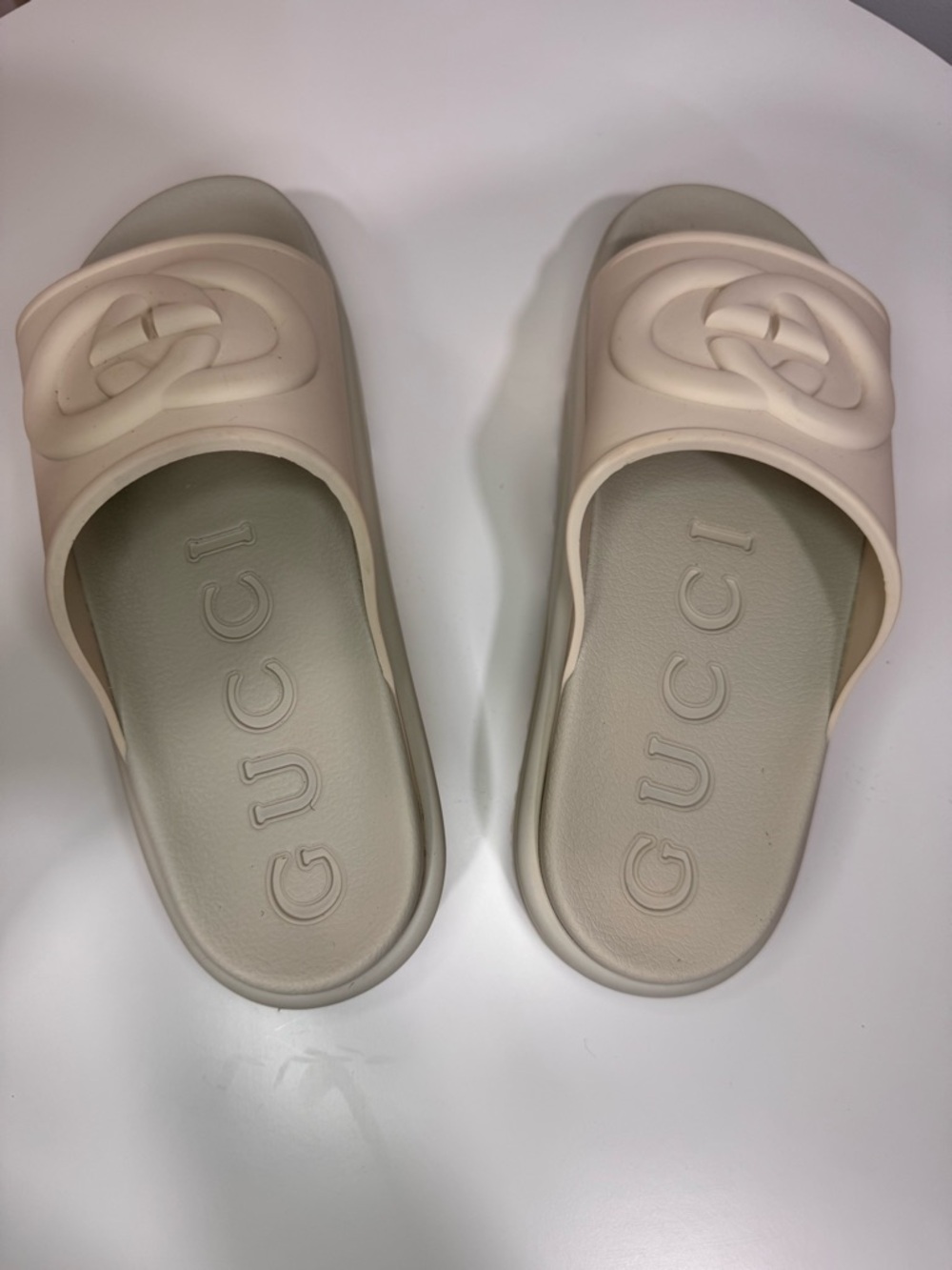 Gucci Interlocking G Rubber Slides Women Size ( 39 size) Cream Sandals - Picture 4 of 5